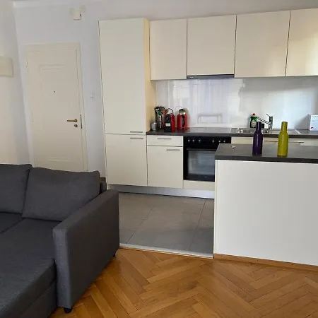 6 Minutes Walking From Railway Station Apartment *