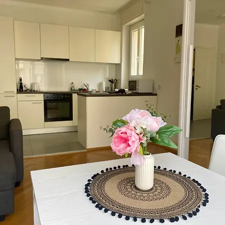 Apartamento 6 Minutes Walking From Railway Station