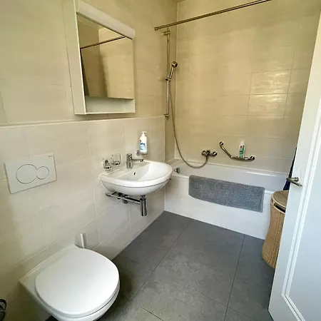 6 Minutes Walking From Railway Station Lausana