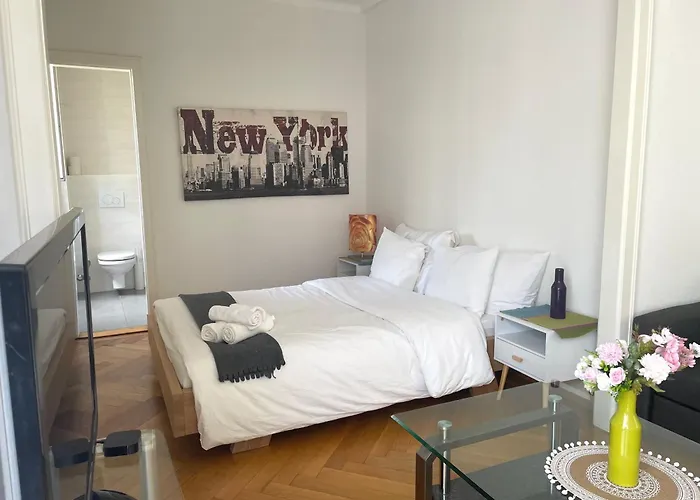 6 Minutes Walking From Railway Station Apartman *