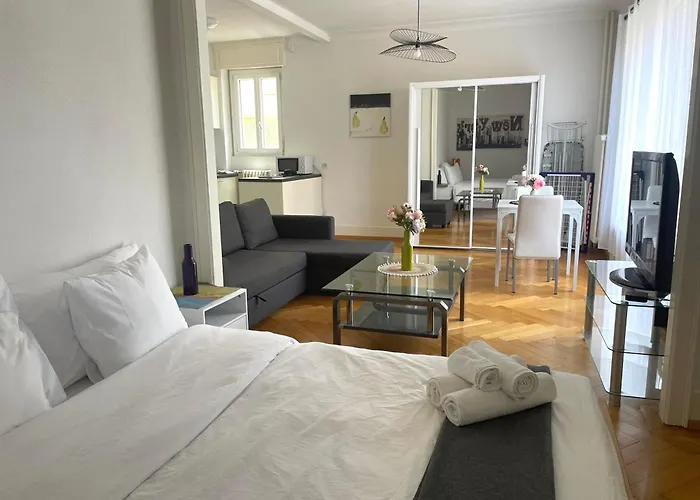 6 Minutes Walking From Railway Station Apartament