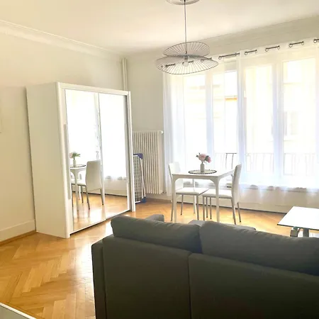 6 Minutes Walking From Railway Station Apartment
